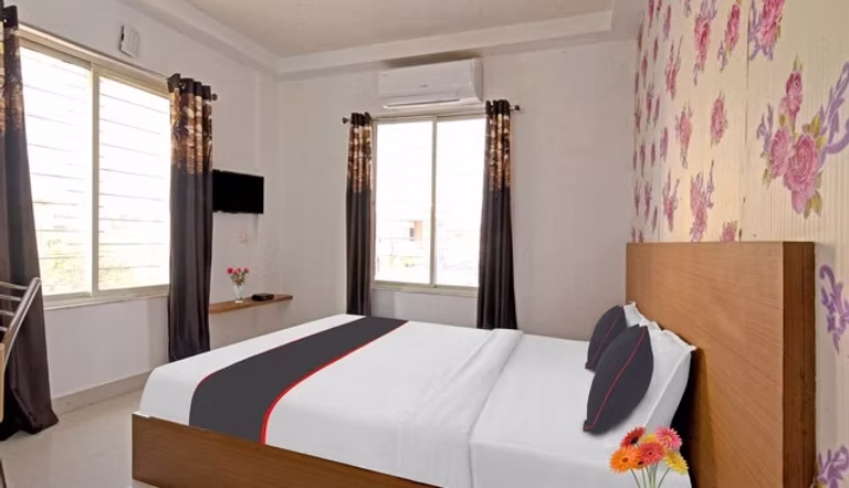 Hotel NandAK Grand By MNT